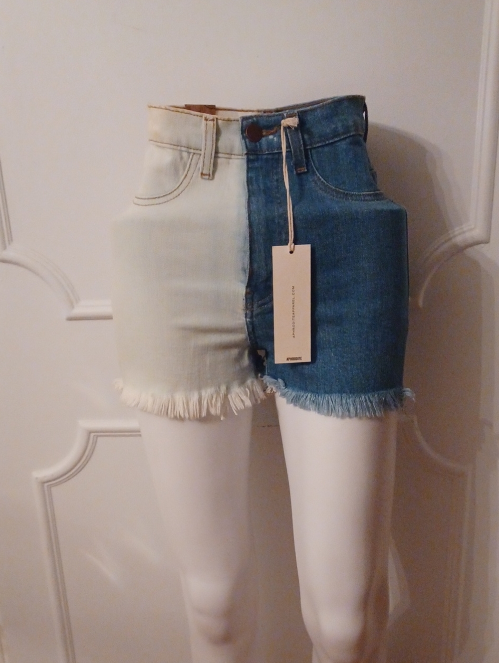 Aphrodite Two-Tone Denim Shorts in Blue & Cream Sz Sml